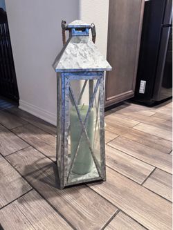 Metal candle lantern
