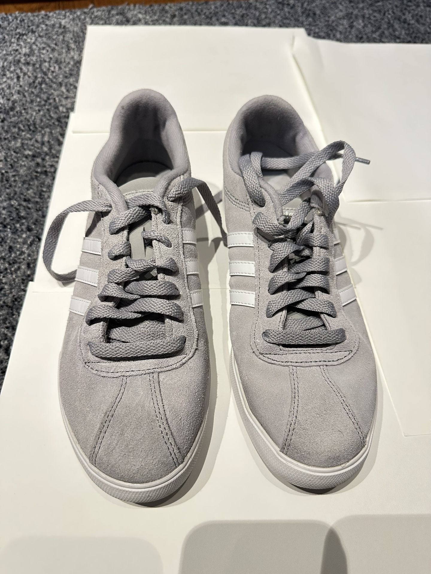 Women’s Adidas 8.5shoe