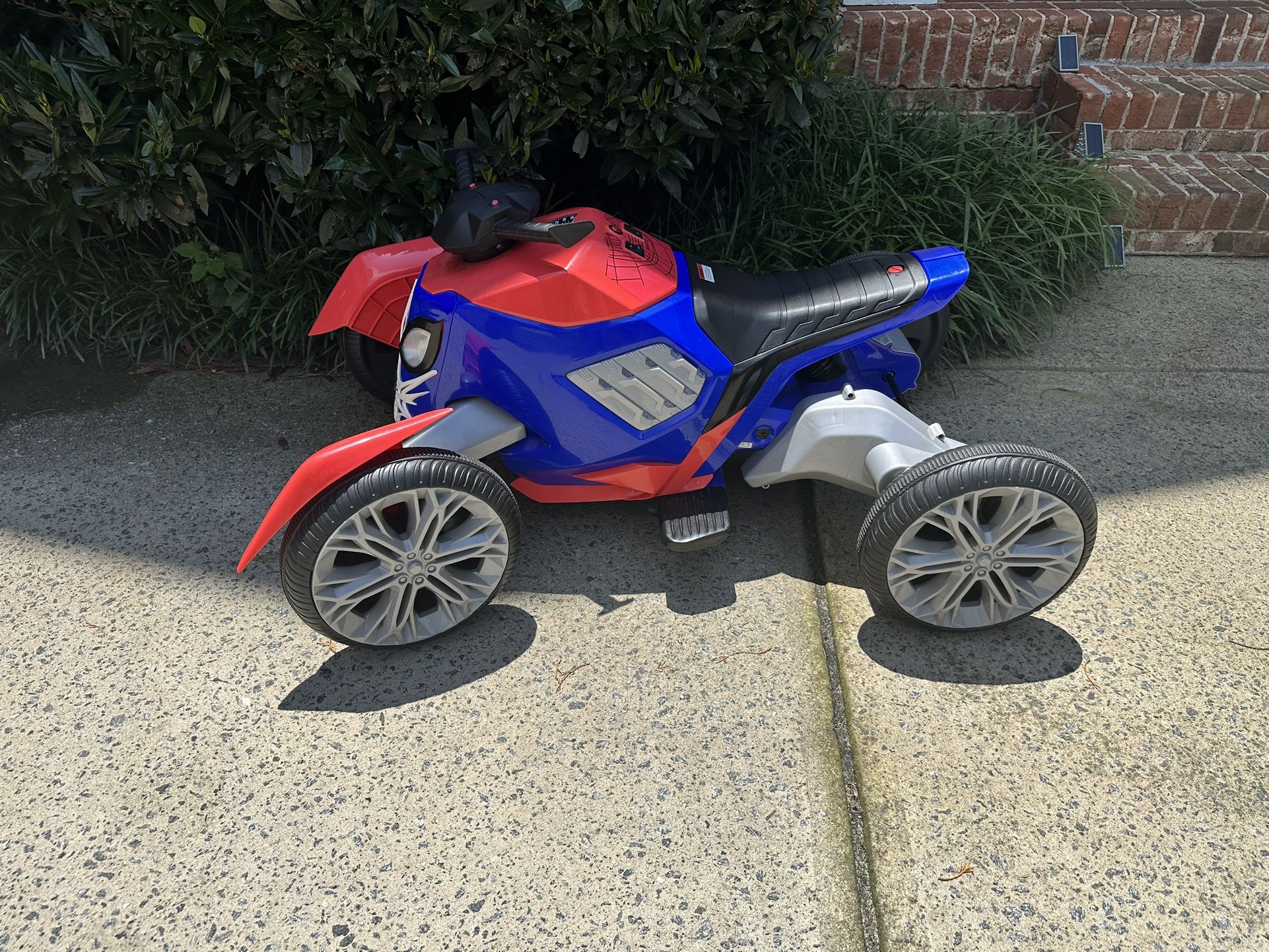 Marvel Spiderbike Ride-On toy Trax