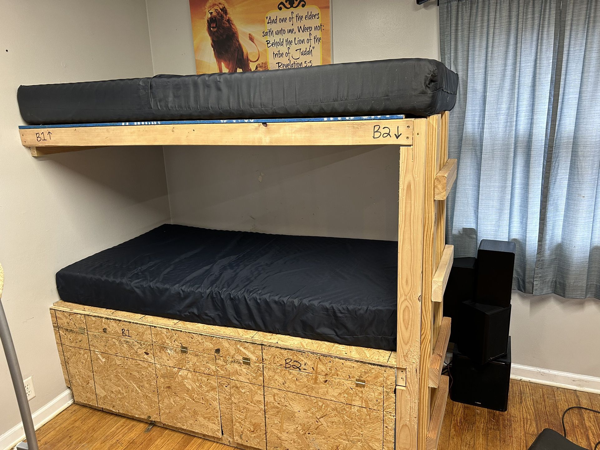 4 Sets Of Built In Bunk Beds