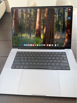Apple MacBook Pro 16-inch (2023) - M2 Pro, 32GB RAM, 1TB SSD