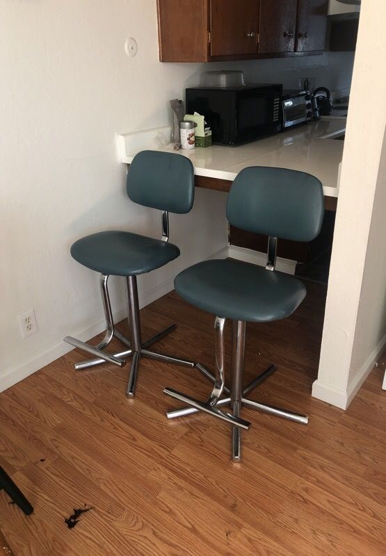 Set of 2 Barstools in good condition