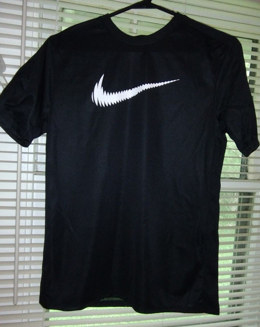 Nike Shirt Y xl