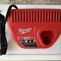 Milwaukee M12 Charger 
