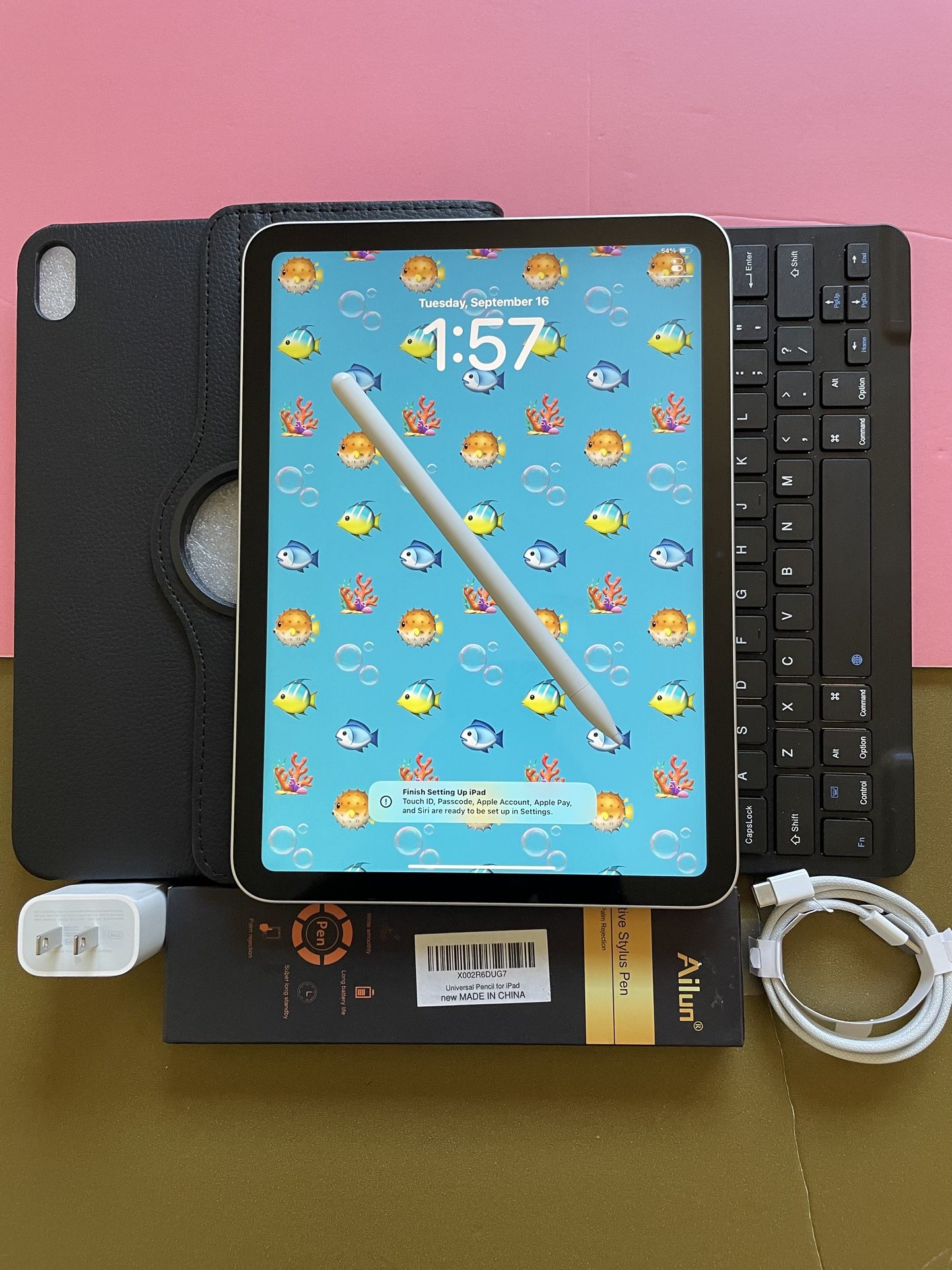 256gb Apple IPad 10th Generation (10.9” Liquid / 2022 model) with pen, keyboard, case & Accessories (warranty 2026)