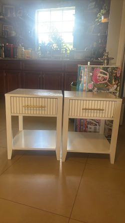2 small nightstands