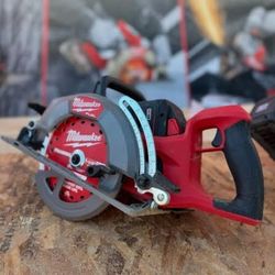 M18 Milwaukee Wormdrive Saw 7-1/4