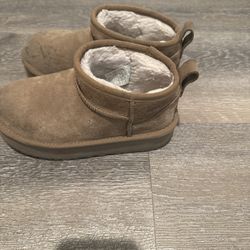 Platform uggs girls, size 2