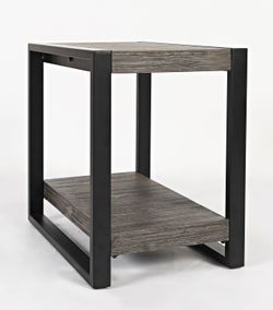 Pinnacle Platinum Chairside Table