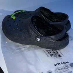 white glitter crocs size 10 in women and 6 in men 