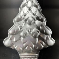 VINTAGE LARGE CHRISTMAS TREE CAKE PAN  