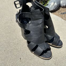 HEELS