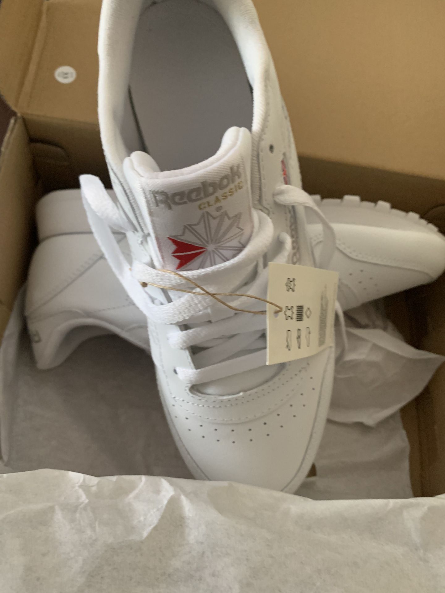 Brand new Reebok classic leather women running sneaker Size 9 Asking price is $50.00 Location Powder Springs Ga 30127