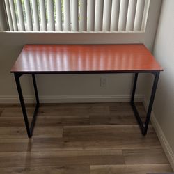Desk (wood/metal)