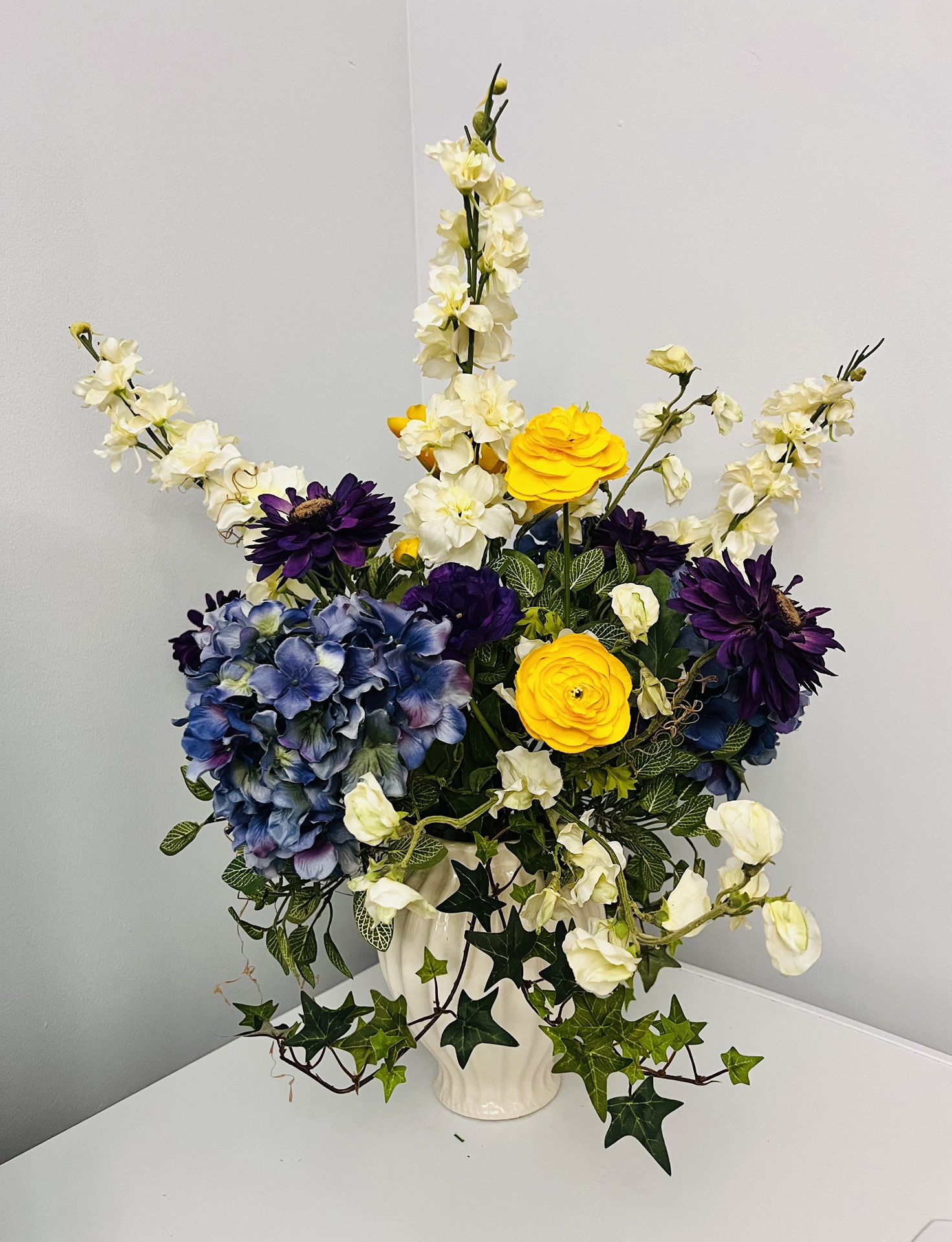 Artificial flower Arrangement With Vase