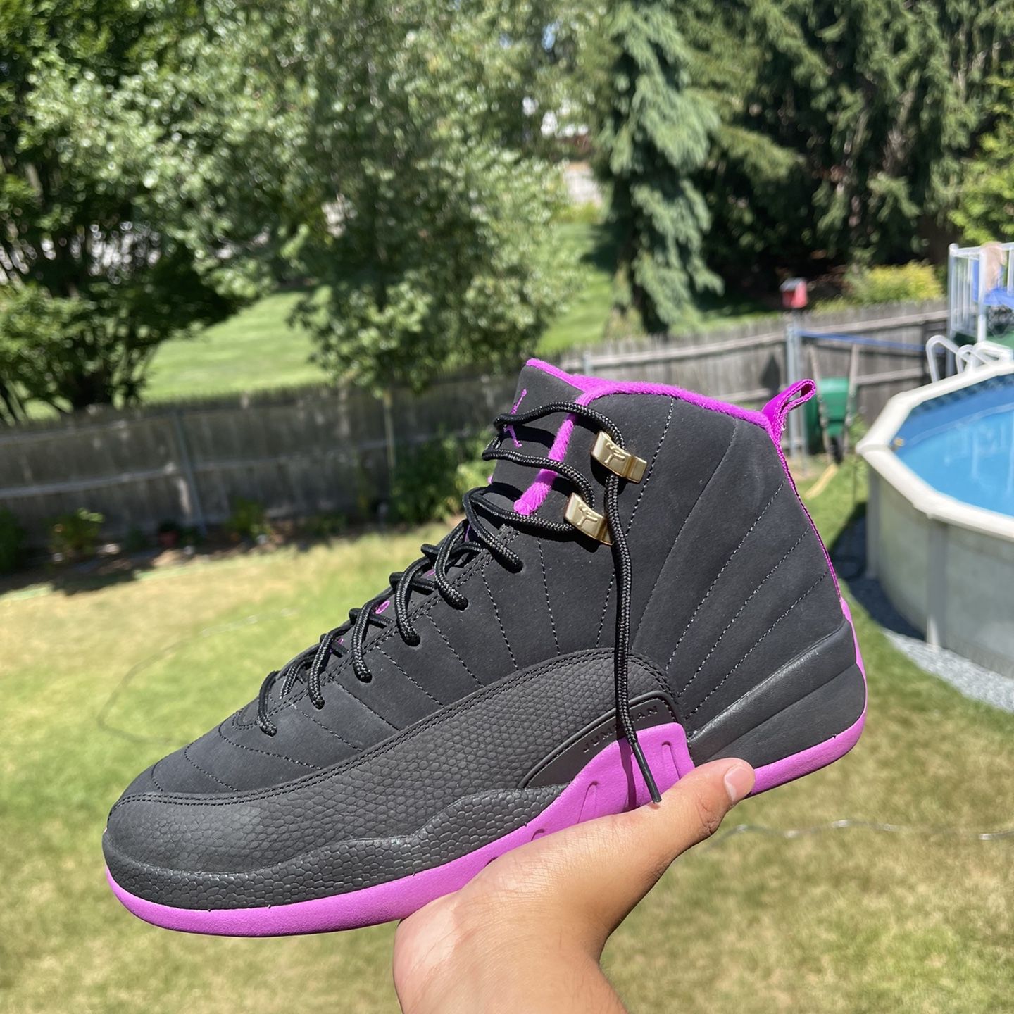 Retro 12 hyper violet 2025