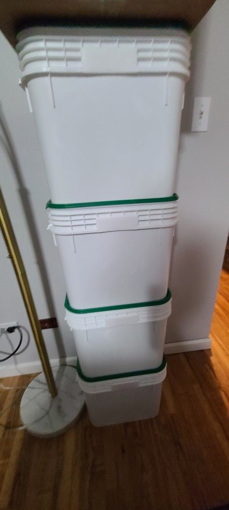 Storage containers white with green lids covers the containers are stackable and are the perfect size to manage or move around with them very clean li