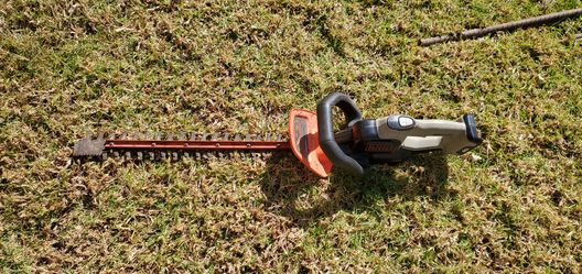 BLACK+DECKER 60V MAX Cordless Hedge Trimmer, 24-Inch (LHT360CFF) + Battery and Charger