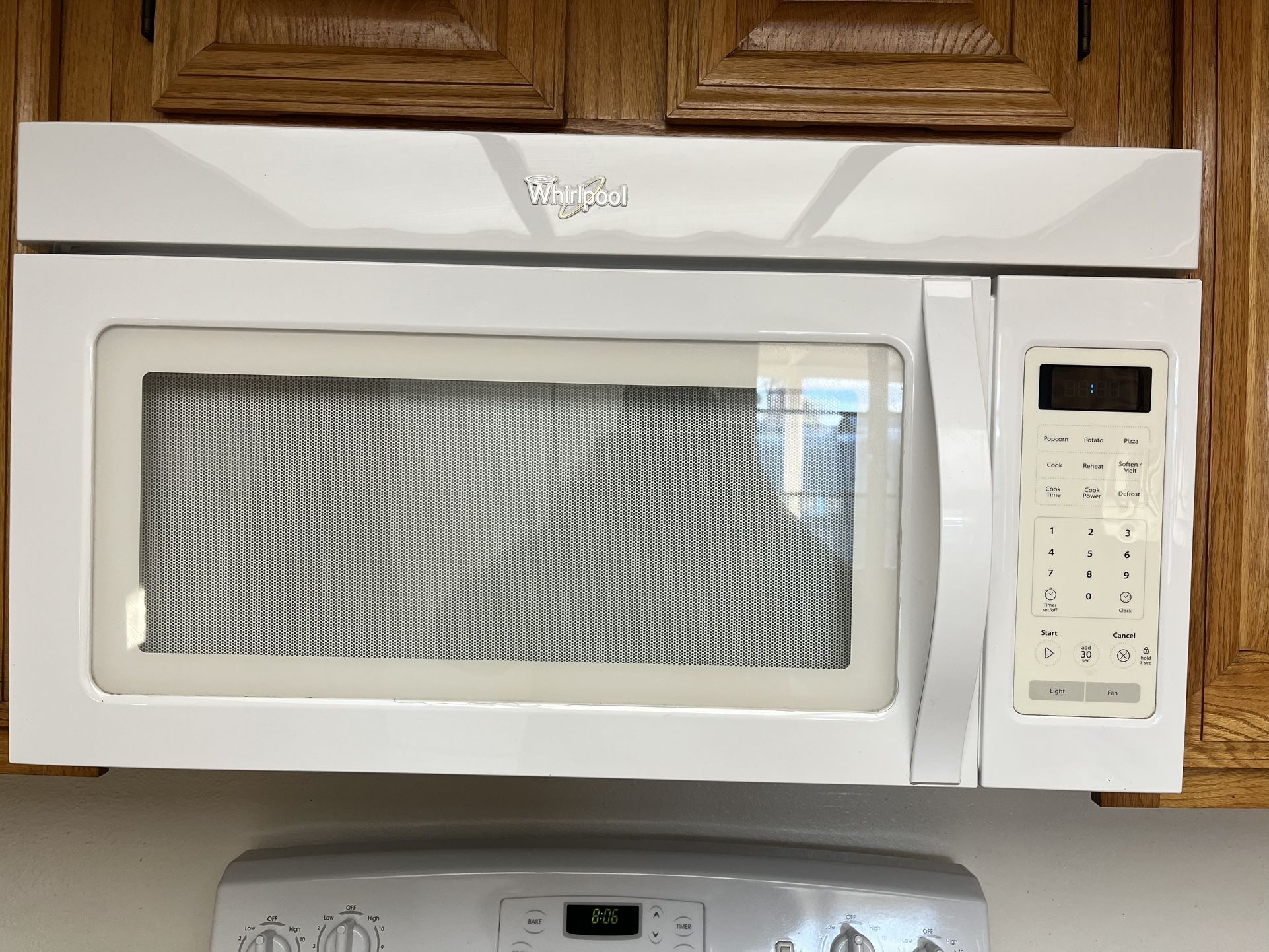 Over Stove Microwave Works Great