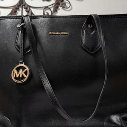 Used Black MICHAEL KORS Purse