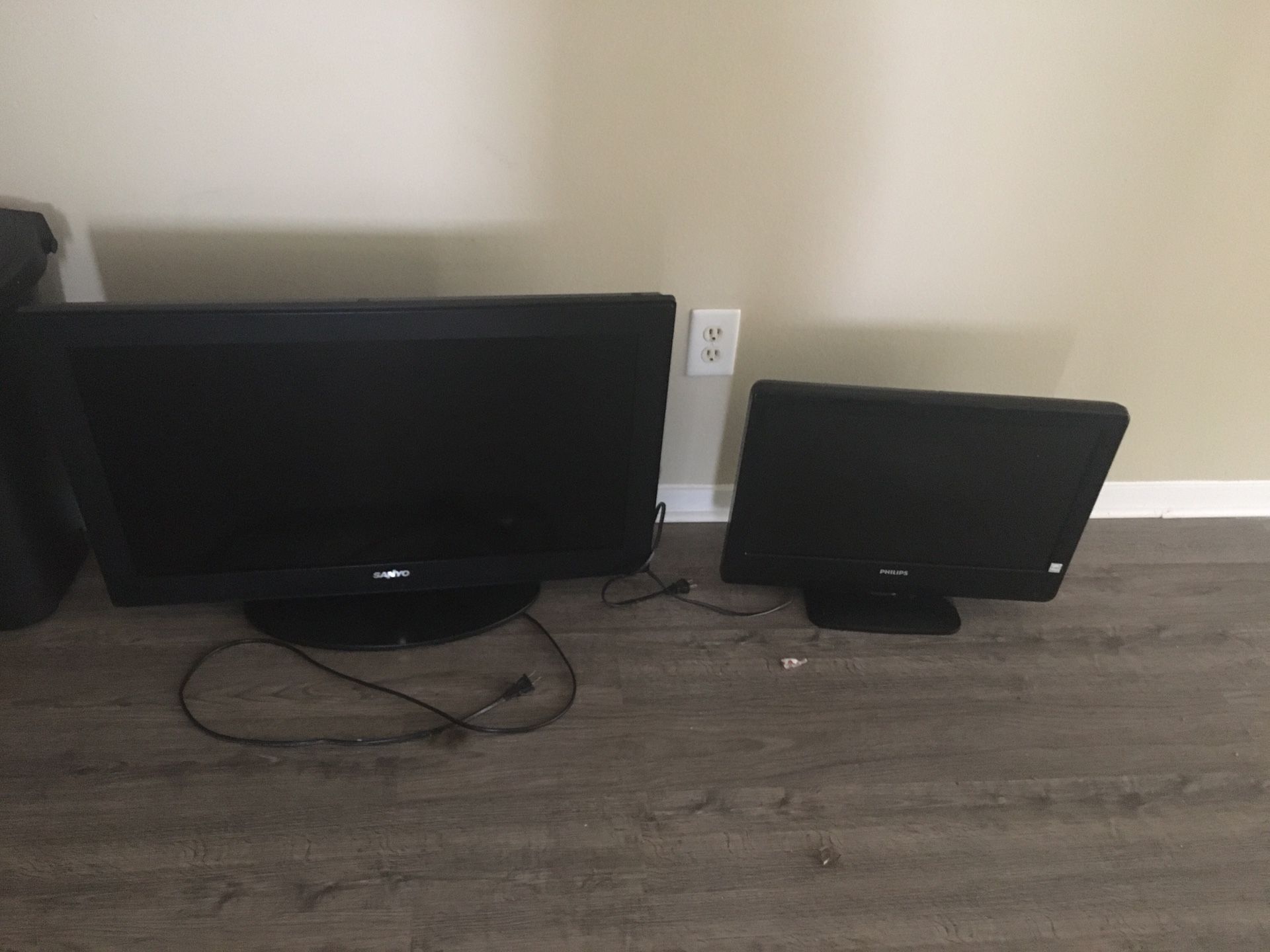 2 Flat screen TVs for sale