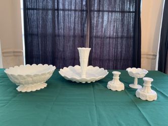 LOT VINTAGE MILK GLASS WESTMORELAND SERVINGWARE TABLEWARE