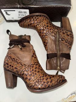 Cuadra women’s boots size 9