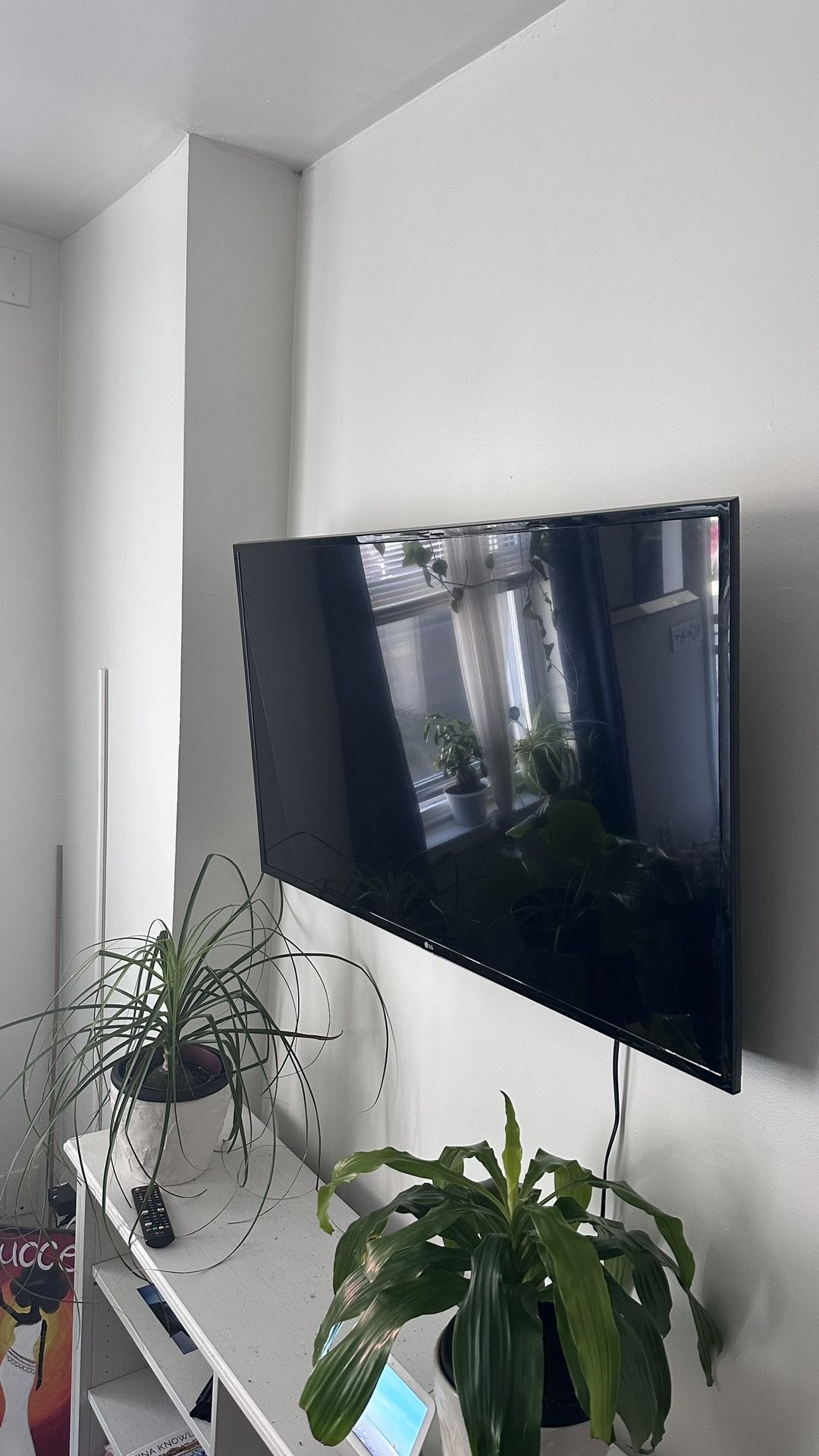50 Inch tv W Remote