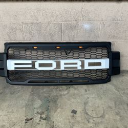 Ford F250/350 Super Duty 2017-2019 Grille White Logo 