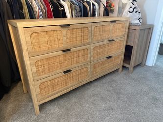 Bedroom Set - Nightstands & Dresser in Oak