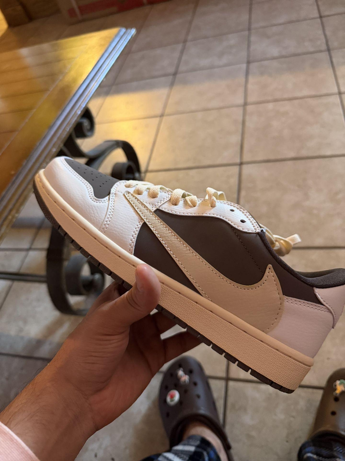 Jordan 1 Travis Scott