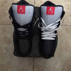 Air Jordan 1 Mid SE - Black Metallic Reimagined