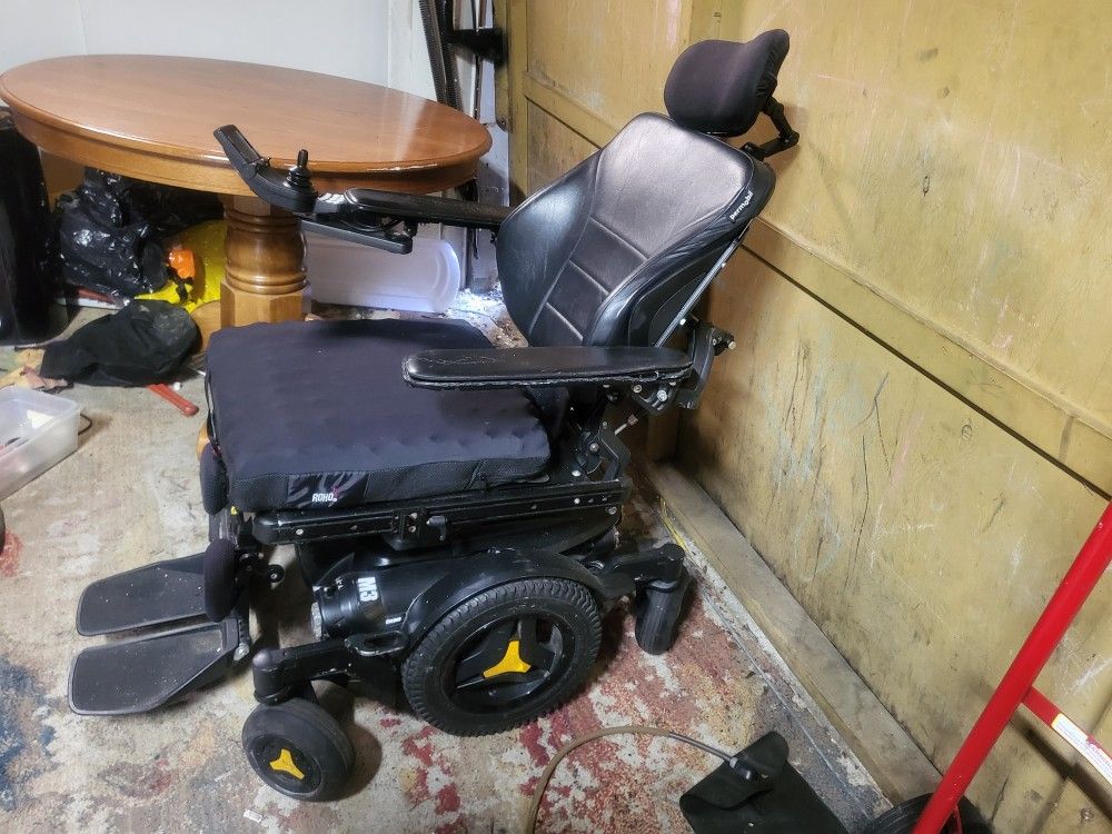 Electric wheelchair