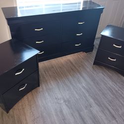 3pc black dresser set 
Cash only 