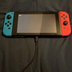 NINTENDO SWITCH WITH CONTROLLERS( VERY GOOD CONDTION)