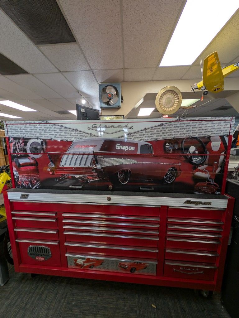 SNAP-ON Glo-Mad limited edition tool box #281