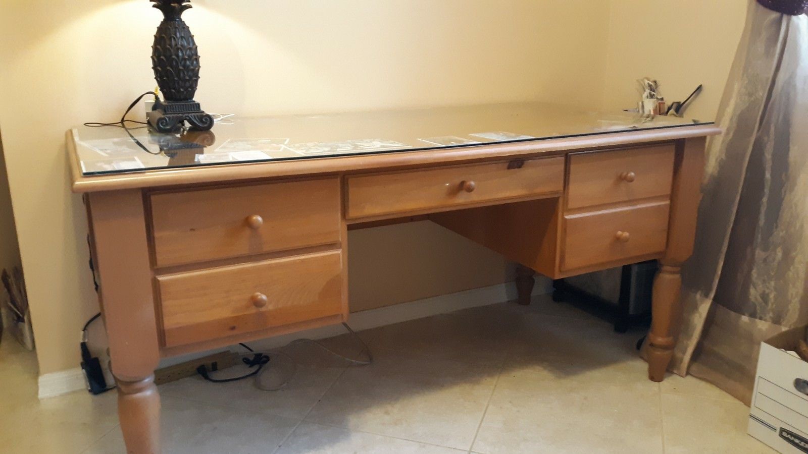 Full size desk