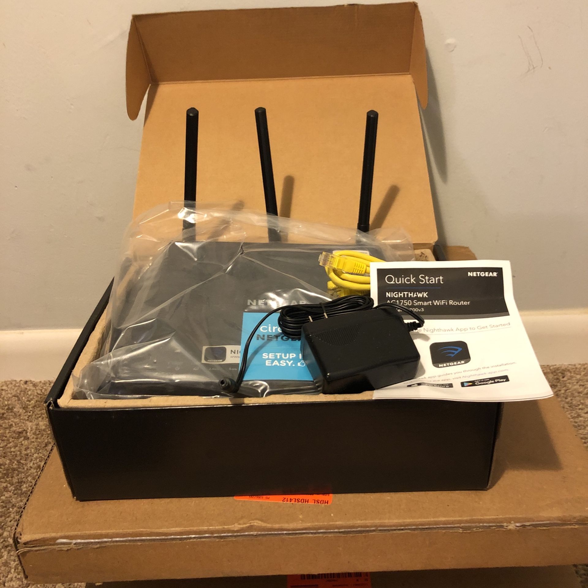 NETGEAR Nighthawk Smart Wi-Fi Router, R6700 - AC1750 Wireless Speed Up to 1750 Mbps | Up to 1500 Sq Ft Coverage & 25 Devices | 4 x 1G Ethernet and 1 x