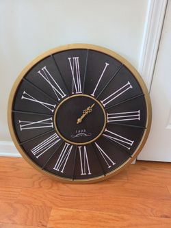 Large wall clock