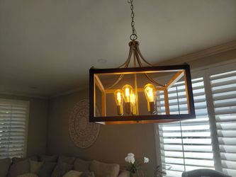 5 lights chandalier.