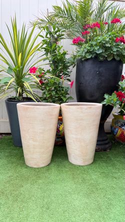 Clay pot 🌺 19” tall 13” wide