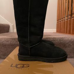 UGG BAILEY BUTTON TRIPLETT BOOTS (Excellent Condition)
