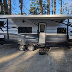 2017 Keystone Springdale M-260 LE Travel Trailer – New Refrigerator Great Condition 