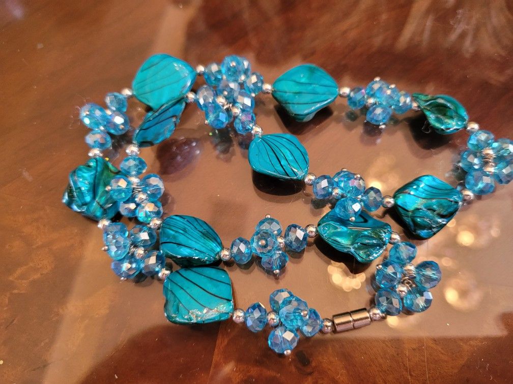 New 20" Turquoise  Crystal's  Magnetic Close Necklace 