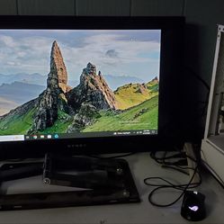 Older 32 inch tv  with wall mount