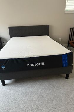 Nectar queen mattress Like new!