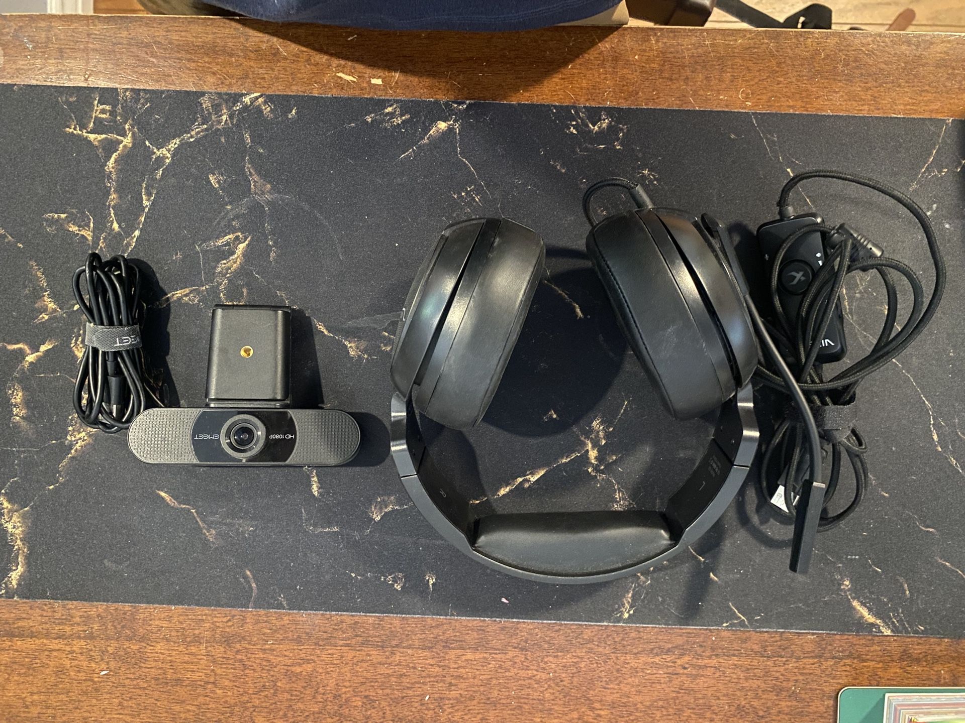 Headset Webcam And Phone/Tablet Stand