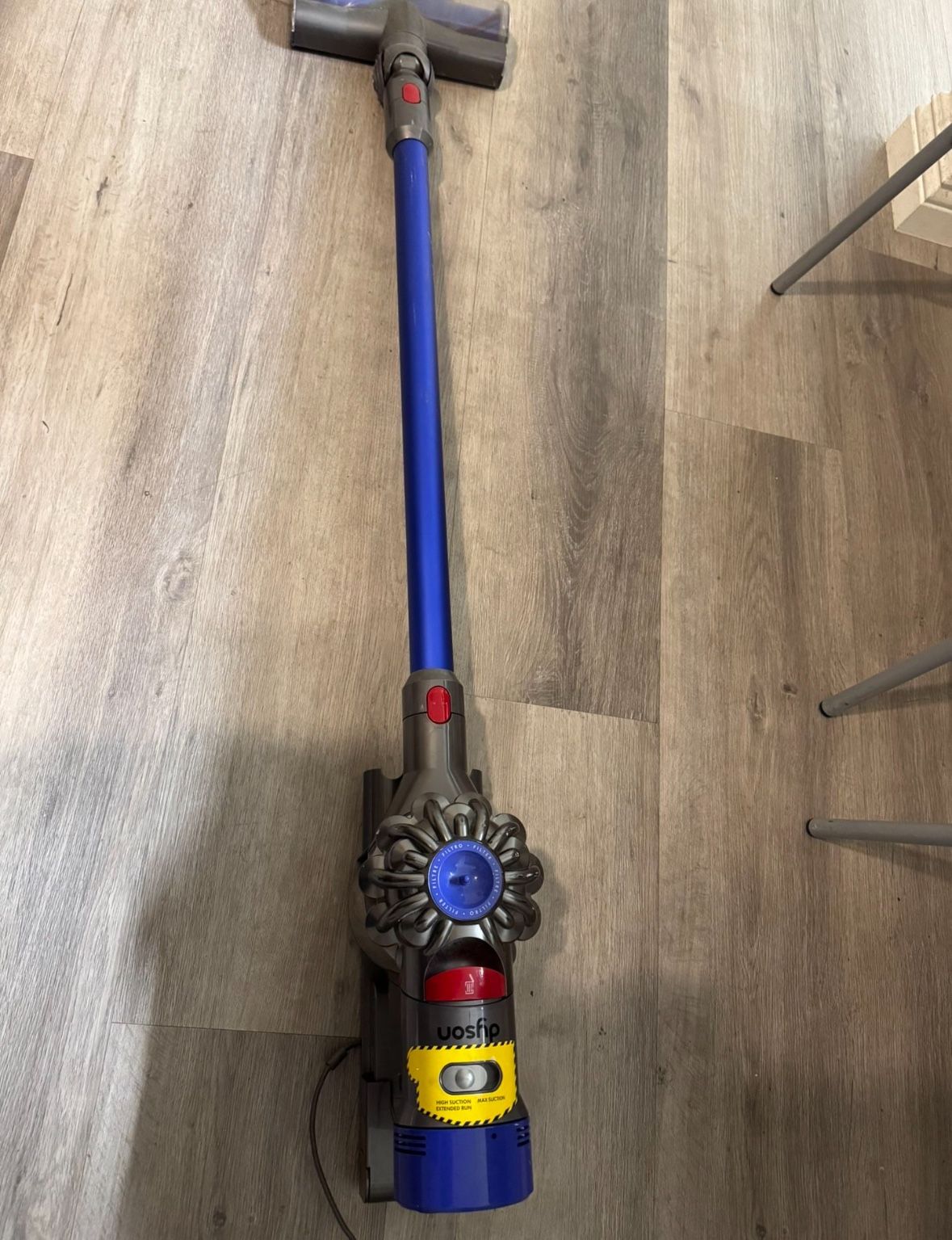 DYSON V7 WIRELESS VACUUM