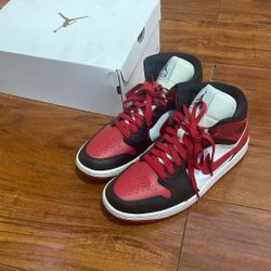 WMNS AIR JORDAN 1 MID BLACK/GYM RED-WHITE