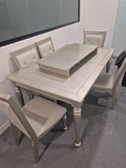 Dinning room table